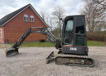 Minikoparka Volvo ECR25D