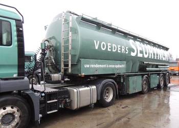 Naczepa silos cysterna do paszy 3 osiowa