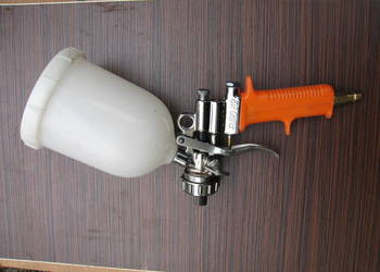 Pistolet lakierniczy.