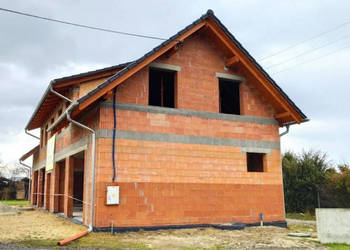 Dom sprzedaż pow. 270 m2, dz. 4,5 ar Dębie