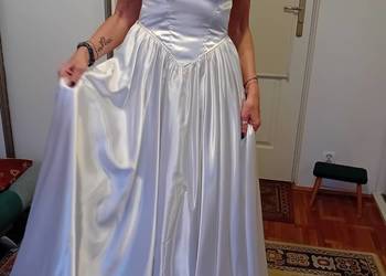 suknia ślubna atłasowa projektowana