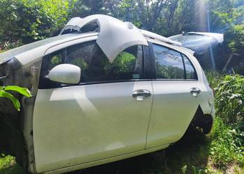 Toyota Yaris 2 klapa tył