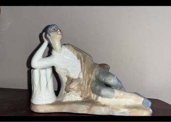 Figurka młodzieńca leżącego. Casades. Valencia. Made in Spa