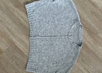 Szary sweter damski oversize