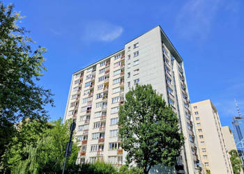 Na wynajem dwa pokoje z oddzielną kuchnią i balkonem