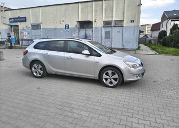 Opel Astra J kombi Sports Tourer Rok 2012