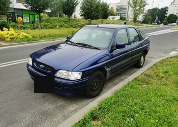 Ford Escort 1.6,16V Benzyna 1993, Granatowy 5-drzwiowy hatchback. Bezwypadk