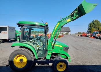 Ciągnik ogrodniczy – komunalny John Deere 3720 z oryginalnym ładowaczem