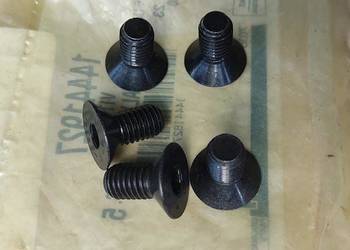 14441927 Śruba, M8x16mm, Cl 8.8, MRX870 CNH