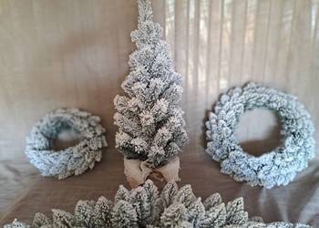 Świąteczne śnieżone  stroiki na stół drzwi komode kominek prezent