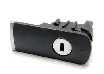 KLAMKA SCHOWKA PASAŻERA AUDI A4 B6 Kombi 00-05 8E1857131 PÓŁKA