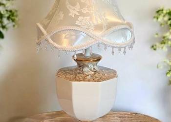 biało - złota porcelanowa lampa stołowa z białym kloszem