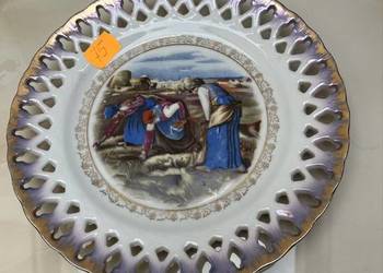 Talerz porcelanowy, przedstawia słynny obraz „Kobiety zbierające kłos
