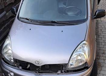 przednia maska Toyota Yaris Verso 2003 rok