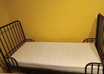 Łóżko młodzieżowe z stelażem