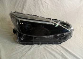 Toyota Yaris cross reflektor lama prawy prawa przód przednia