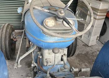 Fordson Power Major z plugiem 5 skibowym