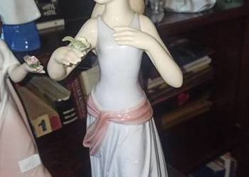 Figurka dziewczyny z różyczka. Tengra. Made in Spain.  Cena