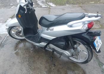 Skuter Peugeot Tweet