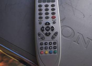 Pilot uniwersalny do sprzętów tv dvd i dużo innych na kody