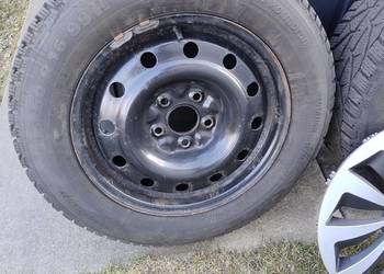 Koła stalowe z praktycznie nowymi zimówkami.