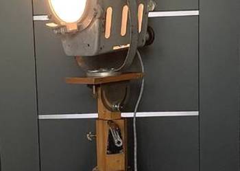 Lampa podłogowa PRL lata 50-60 teatralna filmowa stara
