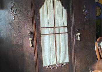 Stylowa szafa trzydrzwiowa z początku XX wieku