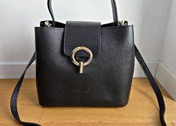 Czarna elegancka torebka z rączką na ramię ze złotymi detalami