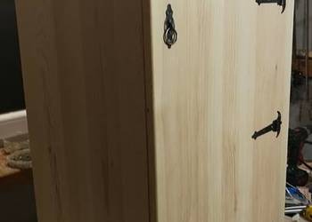 Drewniana szafka na buty, zamykany regał z półkami, sosna naturalna