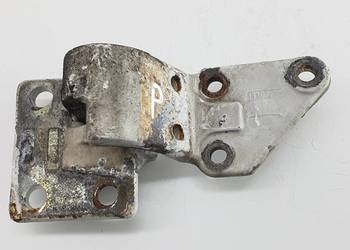 ZAWIAS DRZWI  PRAWY  UCHWYT IVECO EUROCARGO