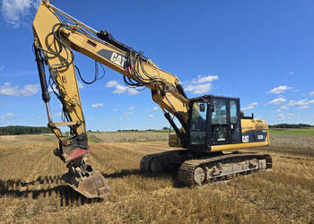 Koparka gąsienicowa CAT 323D L - 25.7 t + łyżka skarpowa hydrauliczna 2 m,…