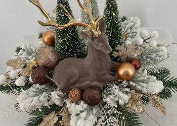 Elegancki świąteczny stroik z jeleniem i oświetleniem LED