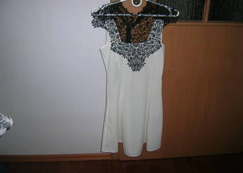 Sukienka z haftem czarnym, M