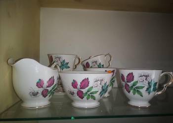 Filiżanka z talerzykiem deserowym. Crown Royal, Made in England. Filiżanka z talerzykiem deserowym. Crown Royal, Made in England.