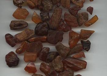 Bursztyn material na bizuterię.