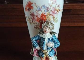 Wazon z figurką. Syg numer.., wycisk w masie. Figurka Pazia