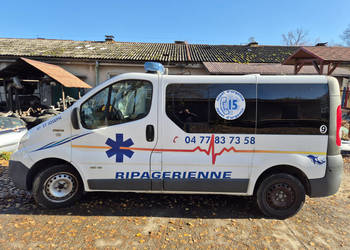 Ambulans karetka RENAULT Trafic 2.0 dCi 115 KM (2011 r.)