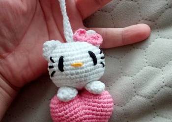 Hello Kitty, brelok do kluczy, zawieszka wykonana na szydełku