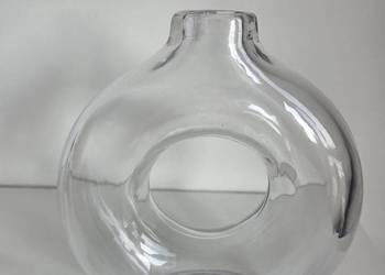 Przezroczysty szklany wazon donut