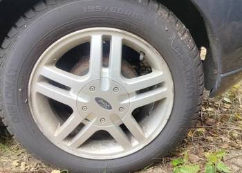 Felgi aluminiowe ford focus MK1 15" opony bdb