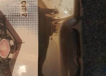 kuchenkę gazową wraz z czterema kartuszami