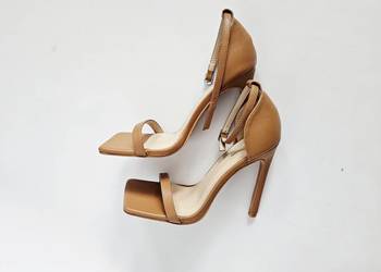 Nowe brązowe sandały na obcasie Pretty Little Thing 38