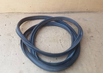 Suzuki Ignis FH 00-03 Uszczelka wnęki klapy bagażnika Suzuki Ignis FH 00-03 Uszczelka wnęki klapy bagażnika