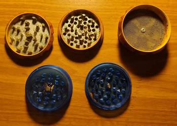 Młynki / grindery do ziół – średnica 5 cm (2 szt.)