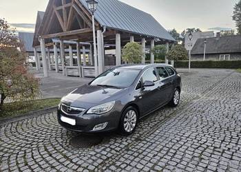 Opel Astra J 2010r. 1.6Benz Cosmo *Półskóra *Alu 17 *Stan Bdb