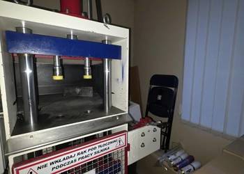 Hydrauliczna prasa do produkcji świec