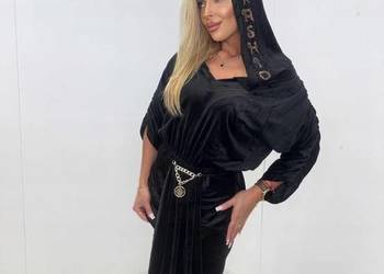 Czarna sukienka welurowa asymetryczna z kapturem elegancka