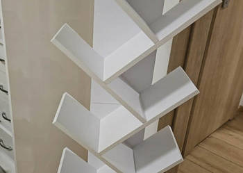 Regał na książki 8 półek biały drzewko stojący 141 cm