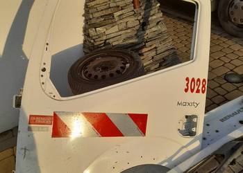 Drzwi lewe Maxity Cabstar  STAN BDB !