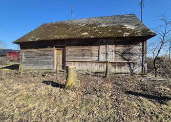 Drewniany dom do rozbiórki